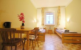 Double Room In Huetteldorfer Strasse Area